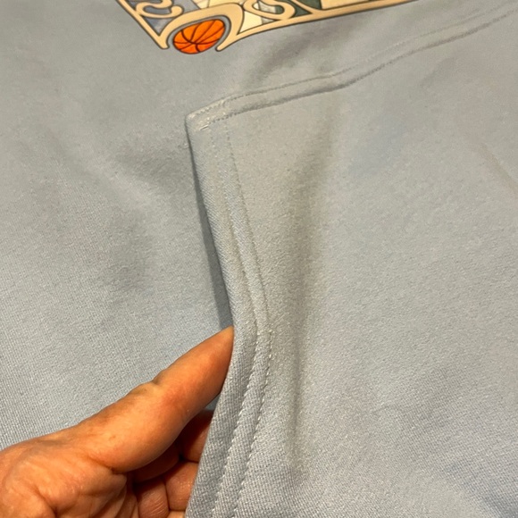 NWOT GILDAN SAN ANTONIO SPURS Hooded Sweatshirt - Picture 7 of 11